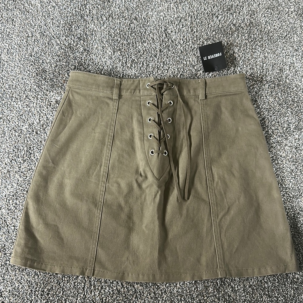 Forever 21-Skirt- Size M-NWT
